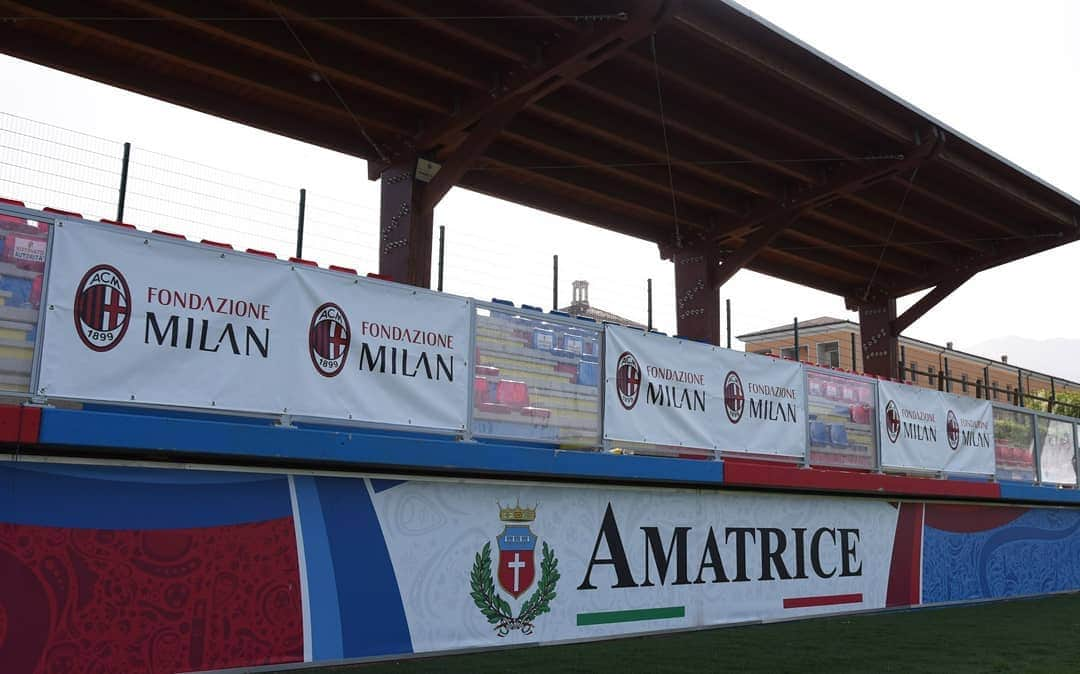 ACミランさんのインスタグラム写真 - (ACミランInstagram)「For the second consecutive year, #FondazioneMilan is in Amatrice for a fun-filled week of sports together with 90 local kids ⚽📸 Per il secondo anno di fila, Fondazione Milan è ad Amatrice per regalare una settimana di sport e divertimento insieme a 90 ragazzi della città e dei comuni limitrofi ❤️🖤」6月11日 20時29分 - acmilan