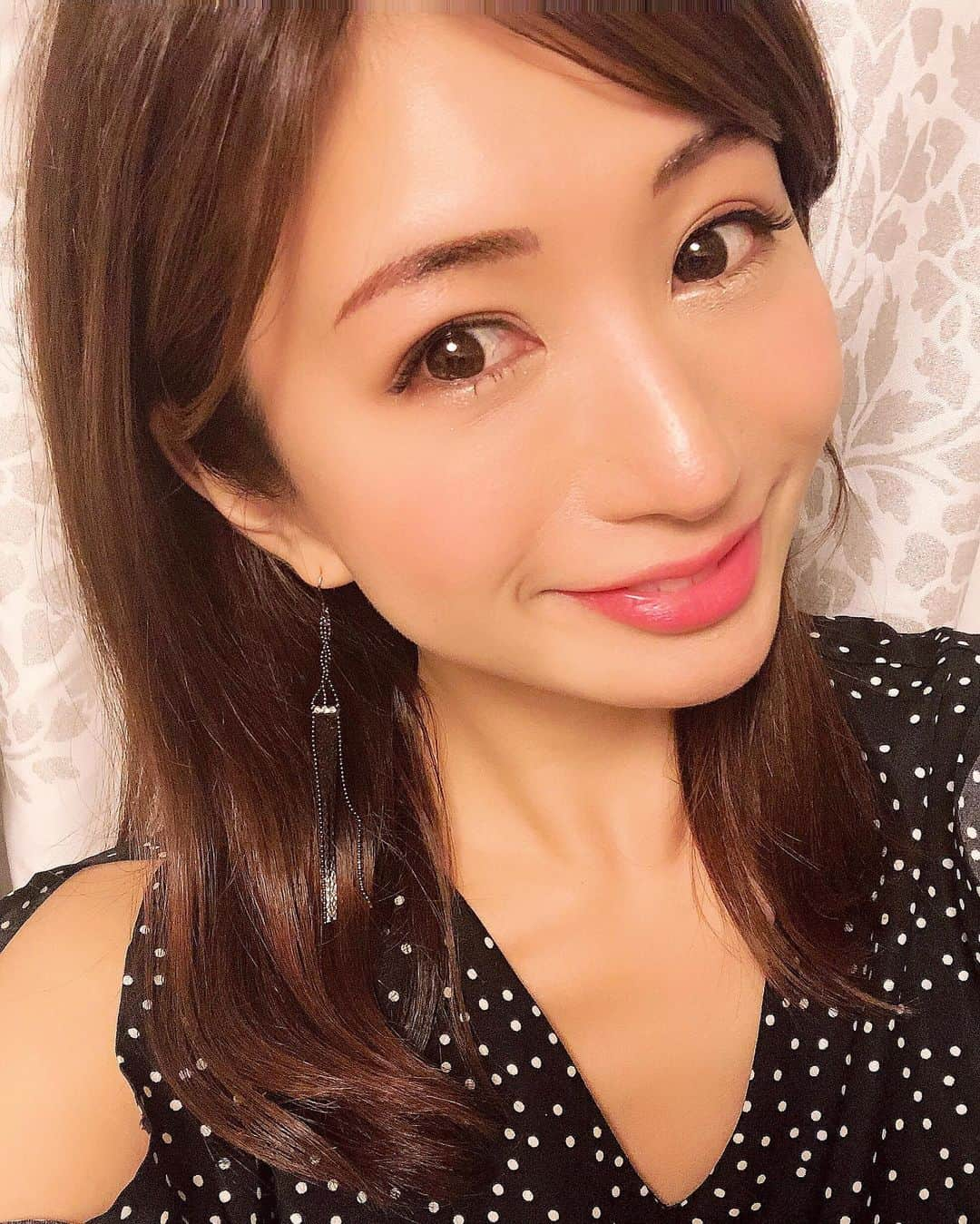 中村江莉香さんのインスタグラム写真 - (中村江莉香Instagram)「#エレナクリニック で4Dアートメイク👀💄 ２度目の施術へ行って参りました♥️♥️前回始めての眉アートから丁度１ヶ月...🤲 本日の施術前と後の写真もスワイプで貼りました😊🤝 ほんっと楽ちんで人生が変わります。笑😂 ２度目の今回で完成かなぁと💕 担当のスタッフさんが丁寧に施術してくださり...1mm単位での調整😭💘 前回と同じ方にお願いしました💕ありがとうございました❤️ #ルブロー #アートメイク眉 #アートメイク #美容点滴 #総合クリニック#美容クリニック #深夜営業 #美容皮膚科 #美容整形 #美容 #美意識﻿﻿﻿﻿﻿﻿﻿ #美眉 #眉毛 #眉ティント ﻿ #眉アート #眉エクステ #新宿 #歌舞伎町 #韓流 #オルチャン #美容 #リフトアップ #小顔」6月11日 20時47分 - erica_nakamura