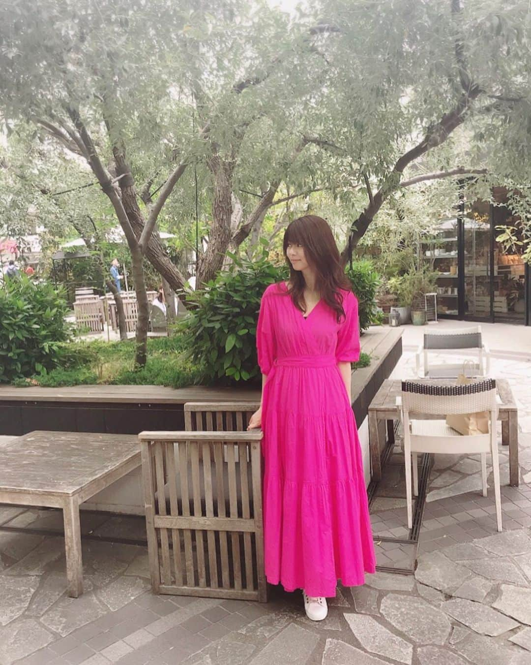 えれなさんのインスタグラム写真 - (えれなInstagram)「梅雨の時期にはカラフルな色にパワーもらえるよ💓✨ #fashion  #ootd  #onepiece  #gracecontinental  #梅雨の時期 #少しでも晴れると #ラッキーって思っちゃう 😜 #ピンクの人 #えれな」6月11日 20時40分 - elena1982312