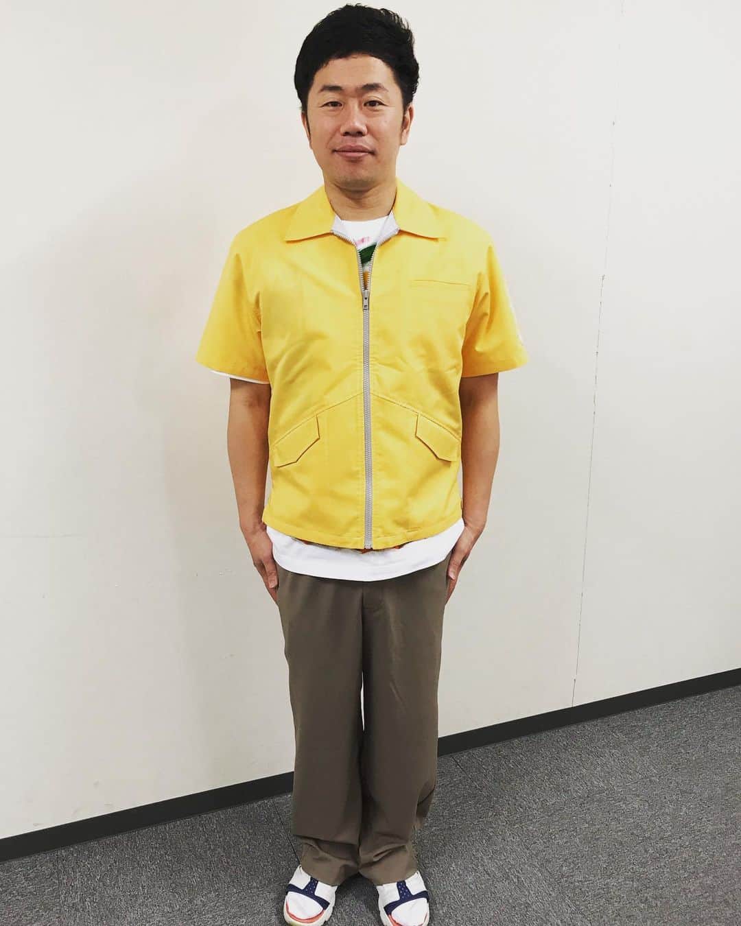 吉田裕さんのインスタグラム写真 - (吉田裕Instagram)「吉本新喜劇のお仕事でうどん屋の法被を着て、 告知とかした事あるけど、 クリーニング屋の衣装が来た。 ただのおっさんになってしもてる。 #吉本新喜劇 #熊本公演は7月12日」6月11日 20時56分 - y.yutaka
