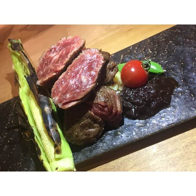 佐々木みえさんのインスタグラム写真 - (佐々木みえInstagram)「お仕事終わりにディナー🍽  心斎橋にある メーメのイタめし家  行ってきました(*≧∀≦*) 和牛のサガリのローストが めちゃめちゃ美味しい！！！ 口の中でお肉が広がる〜〜 前菜はうなぎキッシュが意外な組み合わせだけど美味しかったぁ〜〜 お酒はずーっと ソルティライチのチューハイを飲んでた^ ^ 明日、お仕事おやすみやから まぁいっか♫笑  店主さんのイキな盛り付け！ 植木鉢のお皿にスコップのスプーン🥄 中はポテトサラダ🥗🥗🥗 めちゃ可愛い😍💕💕💕 #メーメのイタめし家  #大阪 #osaka #japan #instagood #心斎橋 #飲み #晩御飯 #デリスタグラマー #お腹いっぱい #食べて痩せる #晩ご飯 #晩ごはん #ポテトサラダ #肉  PR by @woomy.restaurant」6月11日 21時02分 - ruby.sasamin