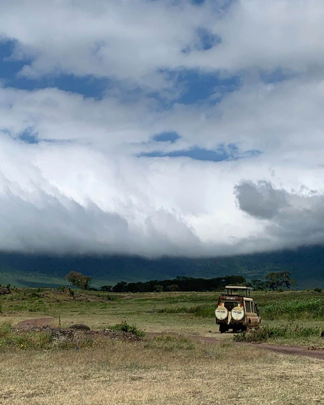 ヒョミン さんのインスタグラム写真 - (ヒョミン Instagram)「10-hour drive off-road」6月11日 21時14分 - hyominnn