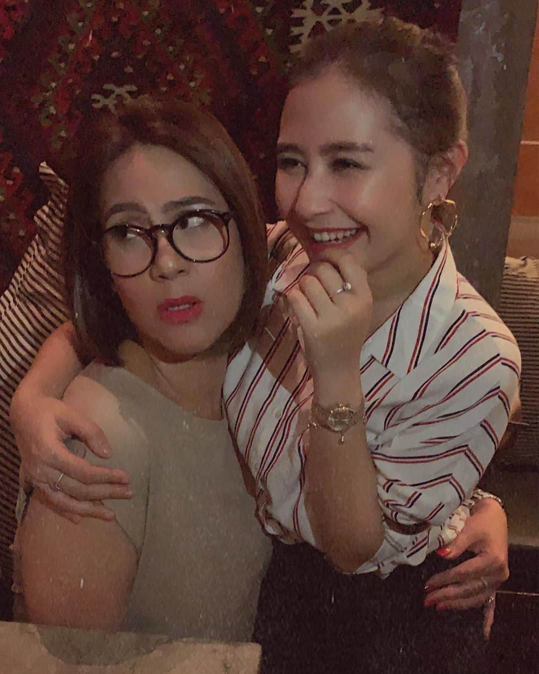 Prilly Latuconsinaさんのインスタグラム写真 - (Prilly LatuconsinaInstagram)「Business partner, curhat partner dan (bertukar informasi) partner! 😝」6月11日 21時06分 - prillylatuconsina96