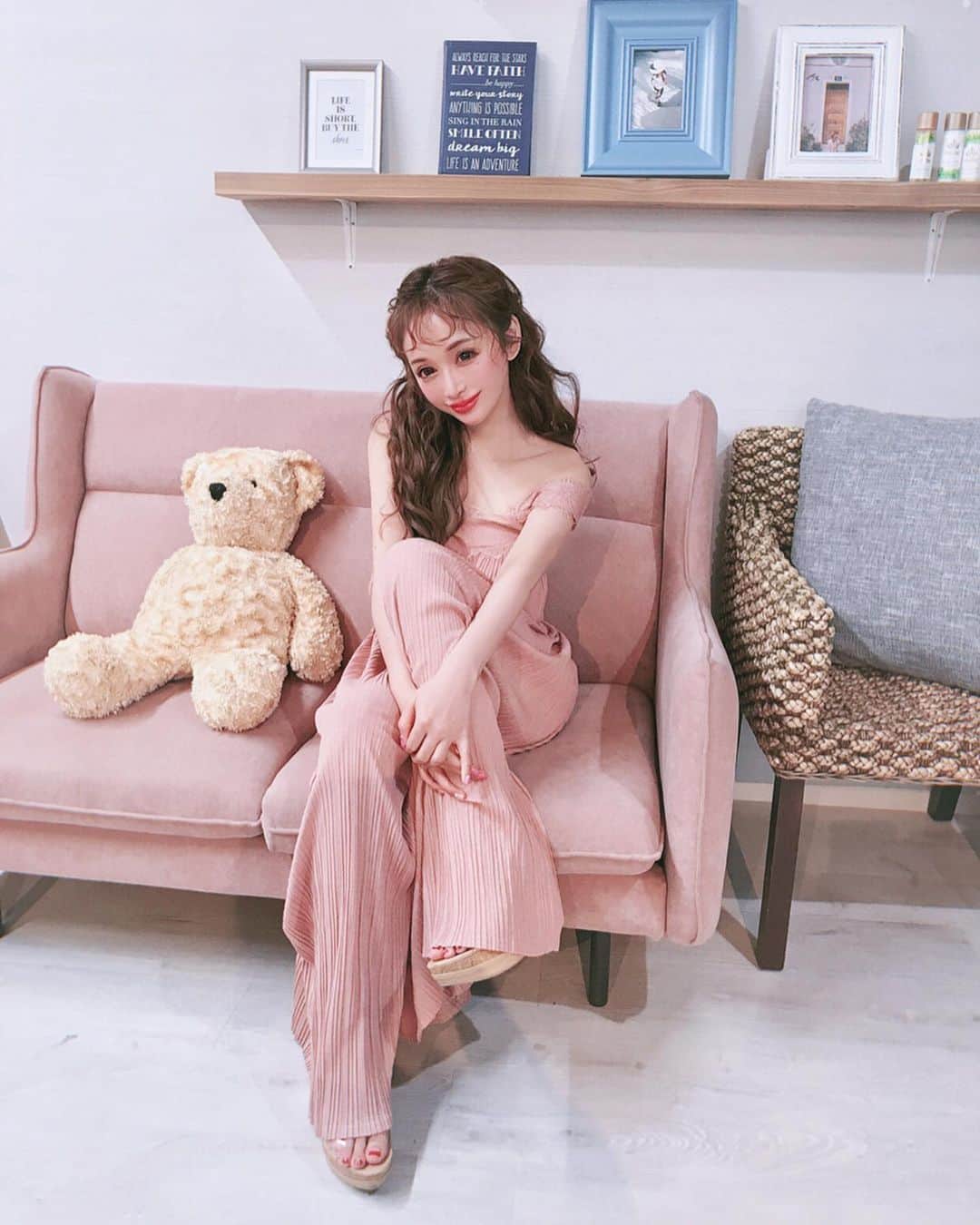 のインスタグラム：「#👚#🧸#🧠#🎀 ✨ . #楽チン♬ #可愛い #私服 ちゃん💗 【 @royalparty_official 】の #オールインワン #ロンパースだよ #クリアサンダル も#ウィッジソール で 歩きやすくて #お気に入り 😘✨ . さぁて 最近また ハマってる #火鍋 に行ってきまーす😽🍄 #夏の鍋も好き 🍲💜 #ootd #coordinate #happy #LOVE 💋」