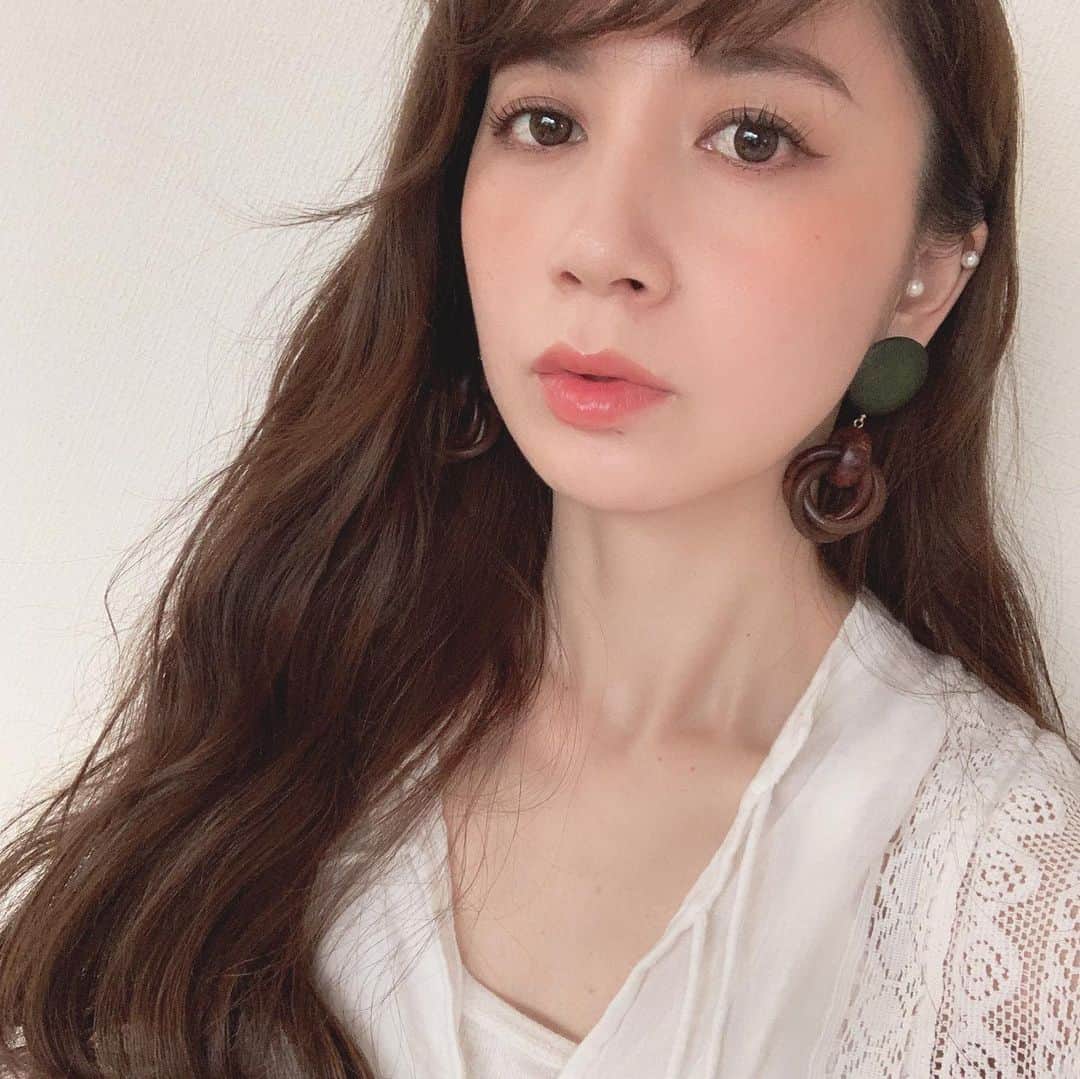 ungrid_minamiのインスタグラム：「. 今月のGina付録コラボしてたからおもわず購入❤︎❤︎❤︎ アイシャドウはわかりにくいけどこれしか使用してません❤︎ @ungrid_official @ungrid_staffsnap @gina_mag  #Ungrid」