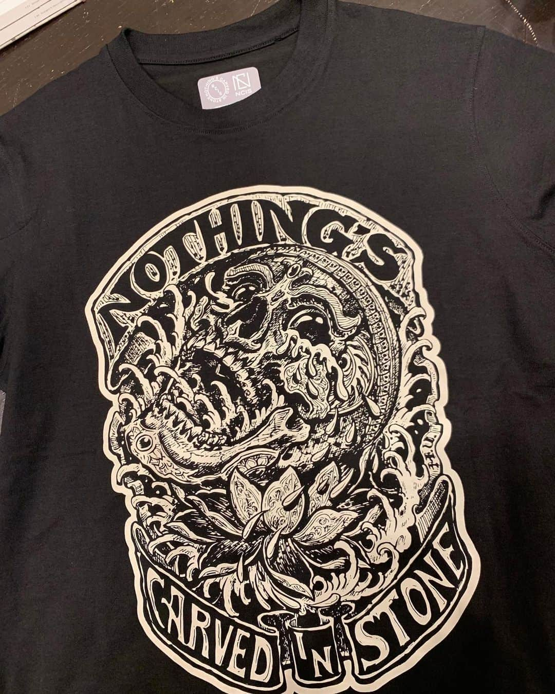 Nothing’s Carved In Stoneさんのインスタグラム写真 - (Nothing’s Carved In StoneInstagram)「Tour Beginning  New Goods 情報！！ [Crying Skull Tシャツ］ MAGICAL DESIGN コラボ 今回のツアーで新しく発売します！ 限定で生地にもこだわってます！ 是非会場で手にしてみてください！ ※生形着用Sサイズ #nothingscarvedinstone #生形真一 #村松拓 #大喜多崇規 #ひなっち #ナッシングス」6月11日 21時32分 - nothingscarvedinstone