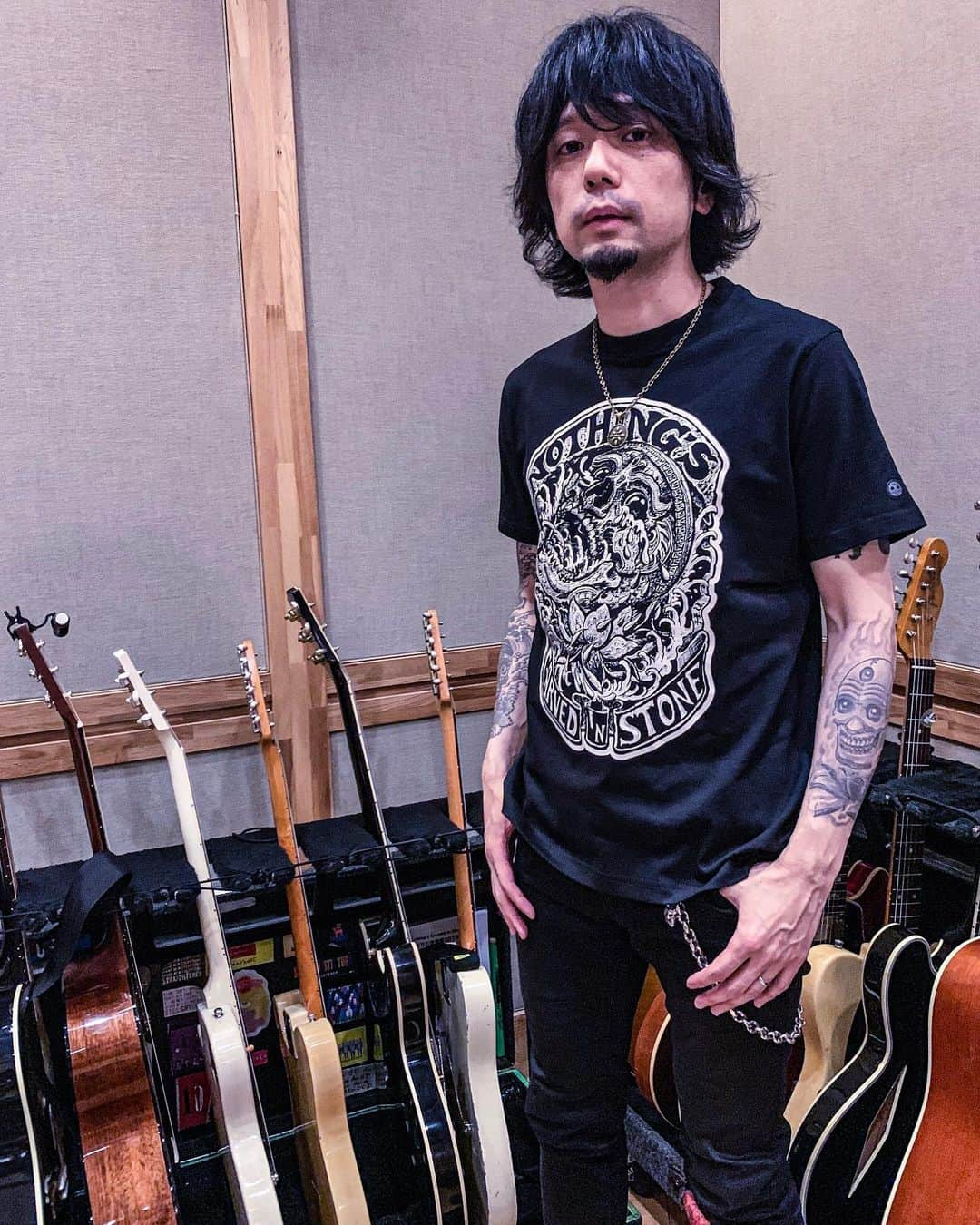 Nothing’s Carved In Stoneさんのインスタグラム写真 - (Nothing’s Carved In StoneInstagram)「Tour Beginning  New Goods 情報！！ [Crying Skull Tシャツ］ MAGICAL DESIGN コラボ 今回のツアーで新しく発売します！ 限定で生地にもこだわってます！ 是非会場で手にしてみてください！ ※生形着用Sサイズ #nothingscarvedinstone #生形真一 #村松拓 #大喜多崇規 #ひなっち #ナッシングス」6月11日 21時32分 - nothingscarvedinstone