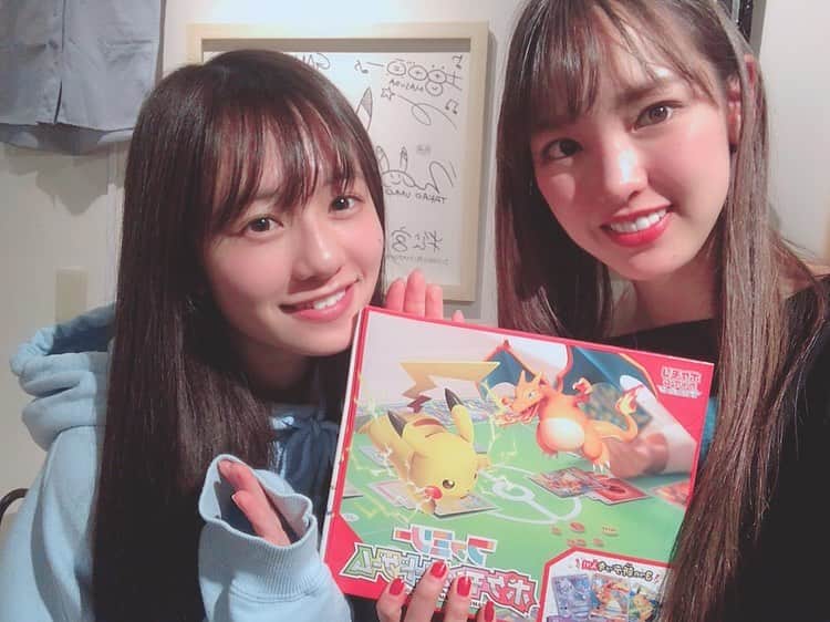 飯窪春菜のインスタグラム：「先日載せると書いた、伊藤萌々香ちゃんの超絶可愛い写真📸💓 ももかちゃん初めてのポケモンカードです☺️🌸 ファミリーパックでルールを把握してくれましたあ🌈  3枚目、4枚目はイーブイももかちゃん🐾💓 もう可愛すぎて…！似合い過ぎて…！ 写真見返しては癒されてます🥺💓 私たちが出演するTBS「都立水商~令和~」今夜、24時50分から第6話が放送です😌🥂 #都立水商  #伊藤萌々香  #飯窪春菜 #ポケモンカード  #ポケカ #pokemon  #はるなの毎日  #飯窪ってる」