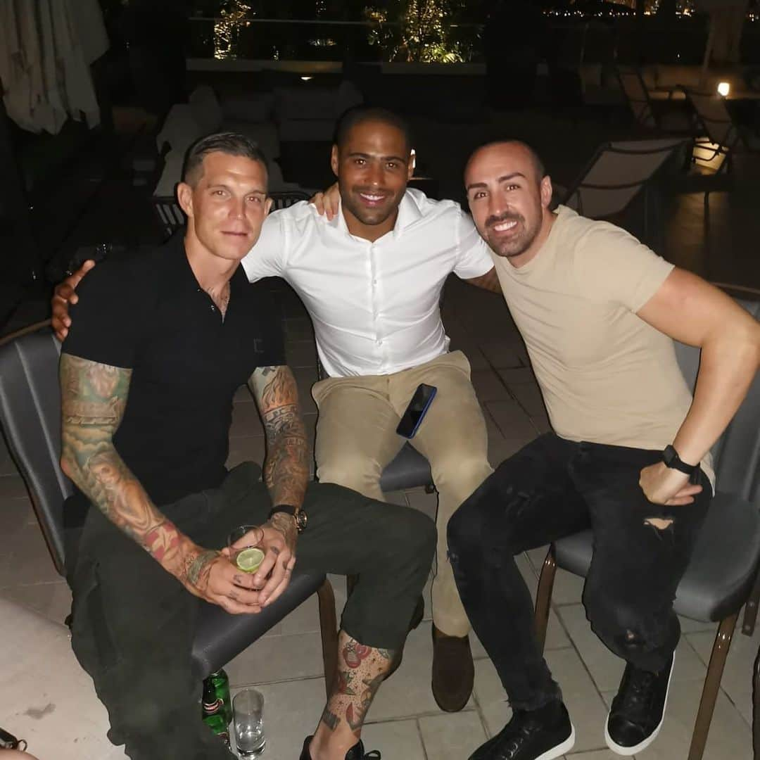 グレン・ジョンソンさんのインスタグラム写真 - (グレン・ジョンソンInstagram)「Great catching up with these lads. Some funny stories from the good old days... @danielagger22 @joseenriquee3 #mates #football #liverpool #fun」6月11日 21時48分 - glenj8