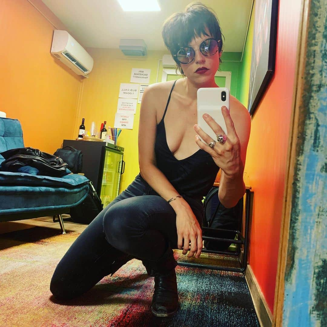 ジー・ヘイルさんのインスタグラム写真 - (ジー・ヘイルInstagram)「#Budapest...are you ready for the #RockShow #budapestpark @threedaysgraceofficial #ShagsAndShades #illstopwearingblackwhentheyinventadarkercolor」6月11日 21時43分 - officiallzzyhale