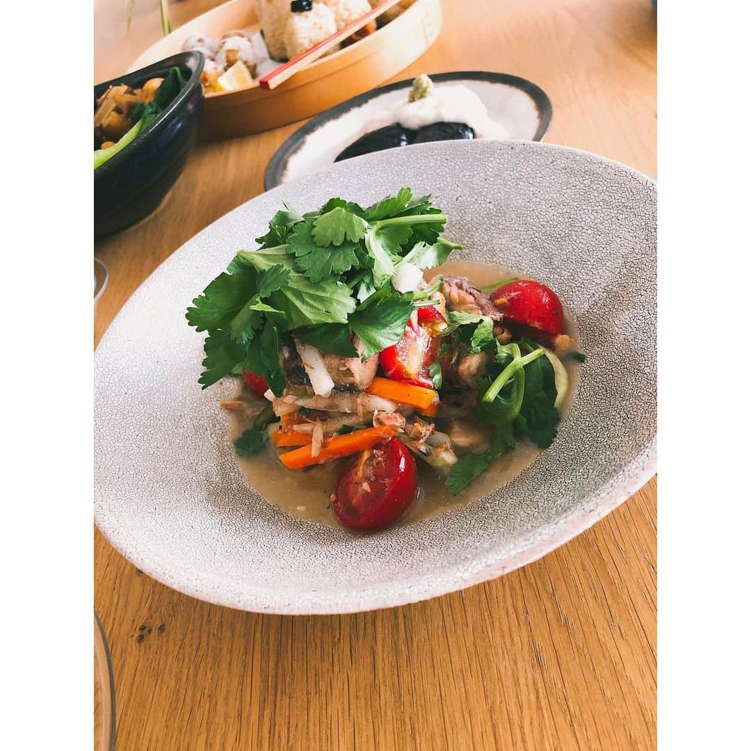 松元絵里花さんのインスタグラム写真 - (松元絵里花Instagram)「* お仕事前に料理教室😋 今回はリクエストして、 鯖缶を使ったメニューに してもらいました🐟 感動的なおいしさでした😭❤️ またお家でつくろーっと！ ミンさんの料理は最高すぎる。 盛り付けも素敵すぎ🥺✨ @iguchi_min  #料理#料理教室#自炊 #ちゃんまつ食堂」6月11日 21時47分 - matsumoto_erika