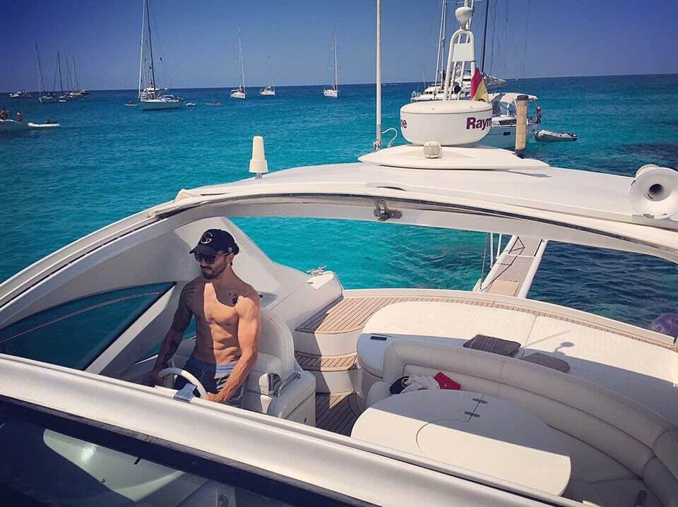 ホセ・マヌエル・フローレス・モレノさんのインスタグラム写真 - (ホセ・マヌエル・フローレス・モレノInstagram)「Summer !!! 🚤☀️ #niceday #life #sun #boat #friends #instalike」6月11日 21時57分 - chicoflores