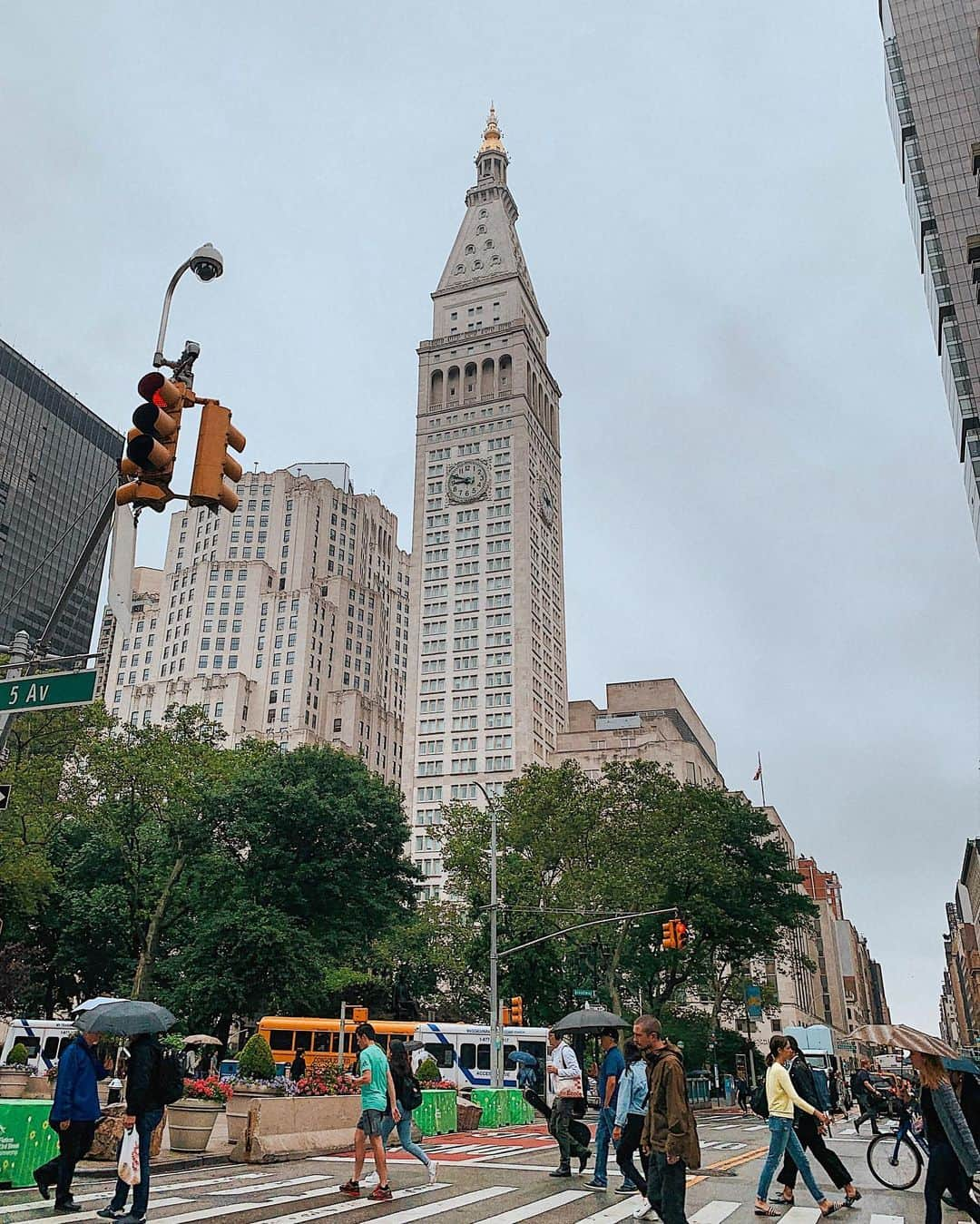 Camila Coelhoさんのインスタグラム写真 - (Camila CoelhoInstagram)「Cloudy but still special! #NYC  Nublado/chuvoso mas continua especial! #NovaIorque」6月11日 21時50分 - camilacoelho