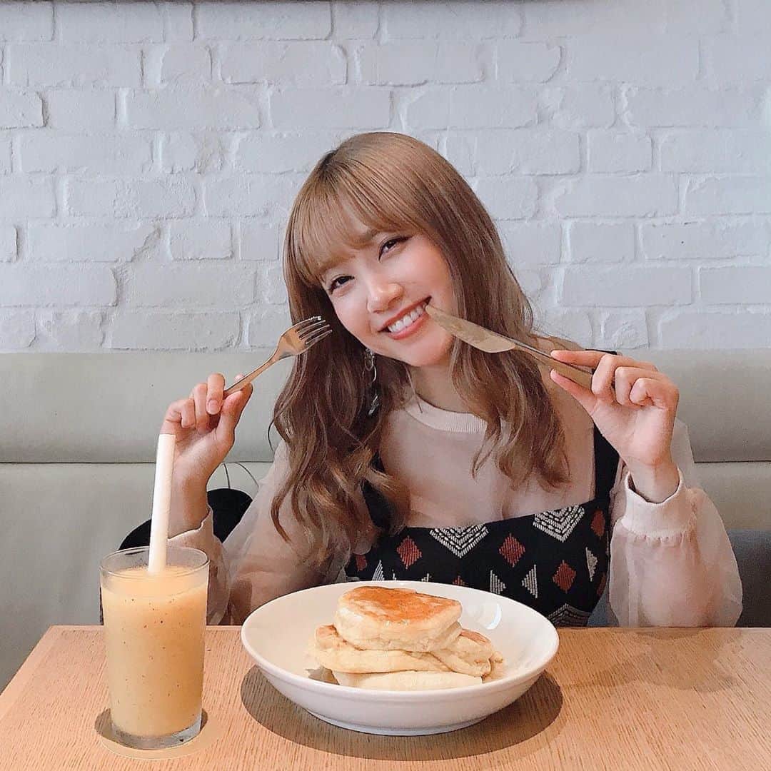 加藤玲奈のインスタグラム：「お台場のbillsへ🥞 パンケーキ食べたよぉぉ ふわふわで美味しかったー🤤 #bills  #パンケーキ  #🥞」