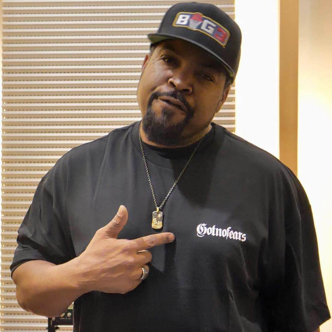 ショウ・ルオさんのインスタグラム写真 - (ショウ・ルオInstagram)「Thank you for supporting my brand n looking forward to our collaboration! Can’t wait to see you bro!@icecube @gotnofears_official #gotnofears_official」6月11日 21時53分 - showlo