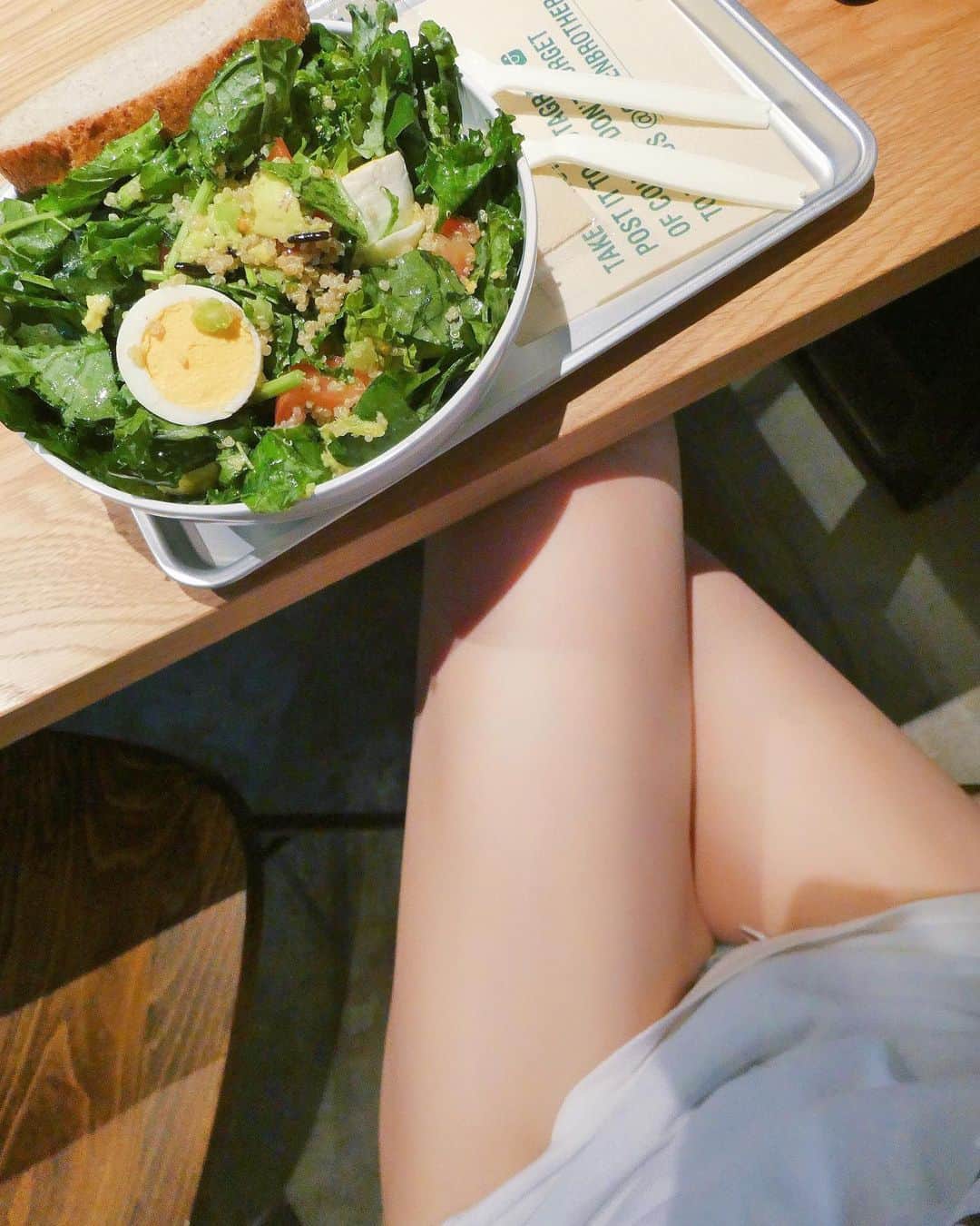 渋谷ゆりのインスタグラム：「鍛鍊身體，吃得很健康♡控制自己很kimochi 🥺 Work out and eat healthy♡self-control is kimochi🥺 運動してカラダに良いものを食べる。セルフコントロールは気持ち良い🥺  #salad #沙拉 #サラダ #東京 #減肥 #健身 #餐廳 #健康 #东京 #tokyo #diet #weightloss #workout #restaurant #lunch #ダイエット #カフェ #青山 #渋谷 #shibuya #aoyama #くびれ #ダイエット #筋トレ女子 #japan #セミベジタリアン #semivegetarian」