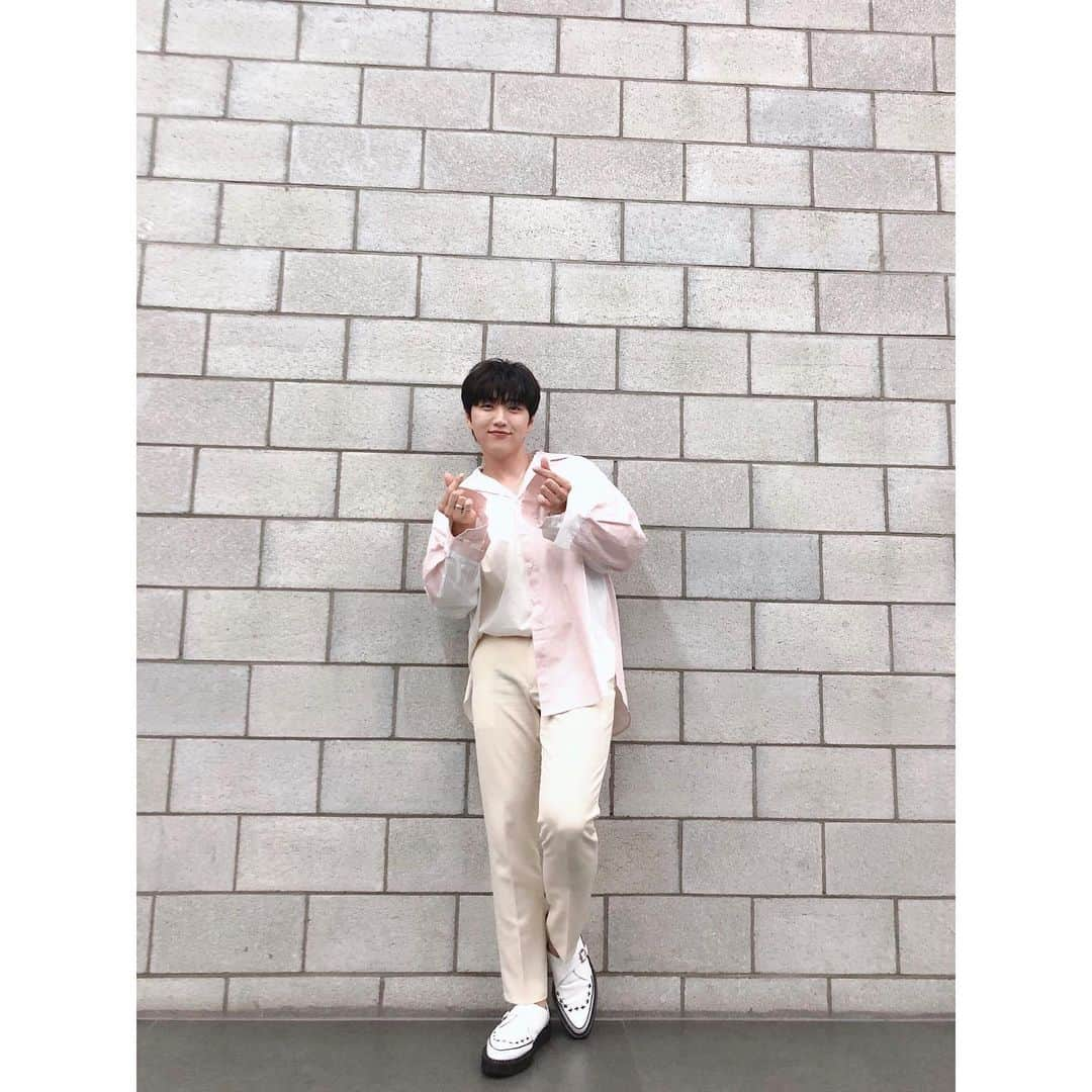 B1A4さんのインスタグラム写真 - (B1A4Instagram)「190610 더쇼 📸 ⠀⠀⠀ 바나의 비타민 #산들  #날씨좋은날 ☀️ ⠀⠀⠀ #B1A4 #SANDEUL ⠀⠀⠀」6月11日 21時59分 - b1a4ganatanatda