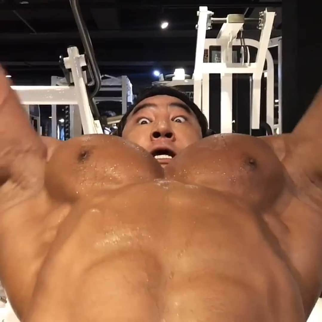 CHUL SOONさんのインスタグラム写真 - (CHUL SOONInstagram)「This is a Pectoral Muscle belonging to a male bodybuilder. #ChestWorkout . . . Huge training Program available at chulsoon.com  Follow the Facebook page to see work outs.  Facebook.com/chulsoonofficial @chul_soon @chulsoon_official (한국계정)  ______________________________ #Musclemania Pro #teamchuls makeup #traps #bodybuilding #posing #fitness #chulsoon #korean #fitnessmodel  #aesthetic #aesthetics #wbff #ifbb #chulsoon2020 #motivation  #fitfam  #다이어트 #식단」6月11日 21時59分 - chul_soon