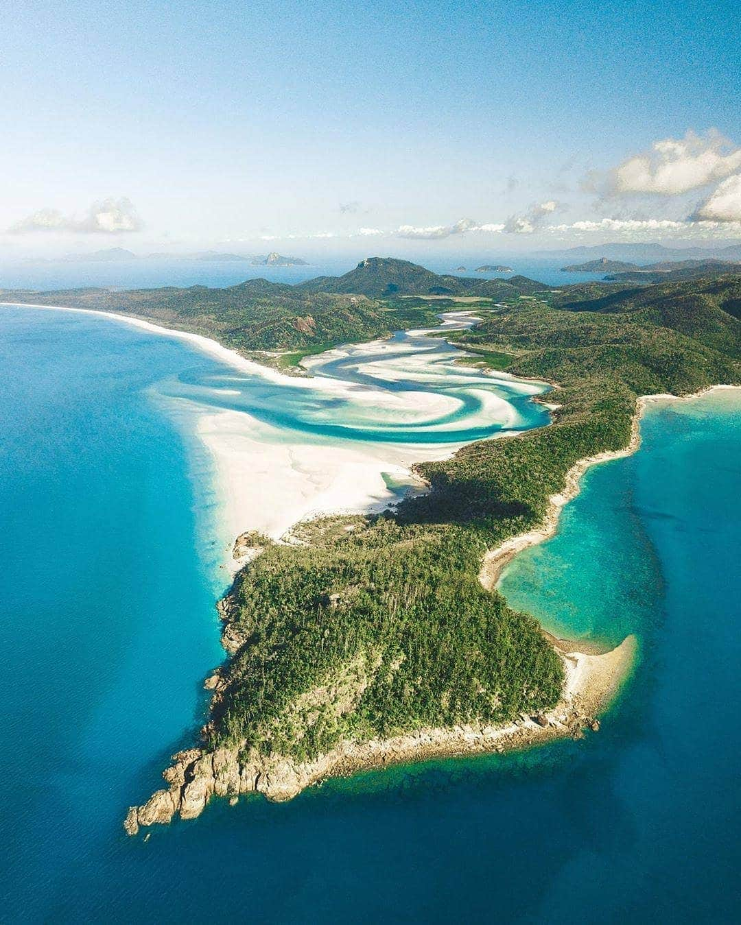 BEAUTIFUL DESTINATIONSさんのインスタグラム写真 - (BEAUTIFUL DESTINATIONSInstagram)「Whitehaven Beach is regularly is rated the #1 Beach in Australia for the white sand, and pristine environment. Have you been? Let us know your thoughts on the excellent rating! 💯(📷: @jackson.groves 📍: Whitehaven Beach, #Australia)」6月11日 22時01分 - beautifuldestinations