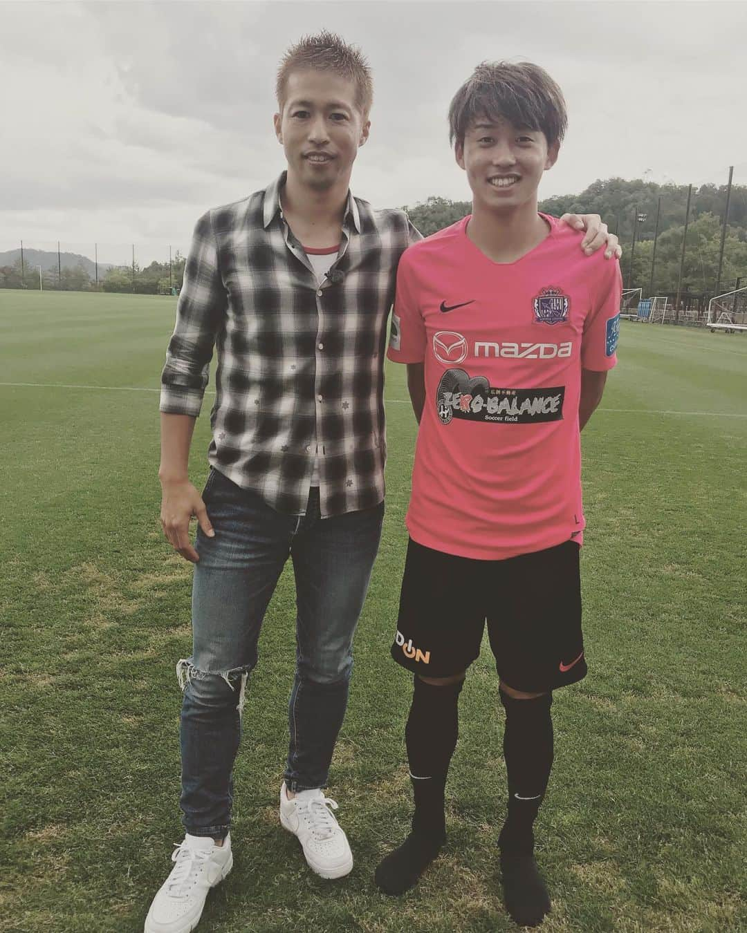 森崎浩司さんのインスタグラム写真 - (森崎浩司Instagram)「今日は午前中吉田サッカー公園に行ってきました⚽️インタビューをしたのは森島司選手です😊皆さん乞うご期待👍  #情熱サンフレッチェ #毎週金曜日 #22時54分〜 #RCC #sanfrecce #森島司」6月11日 22時09分 - koji.morisaki77