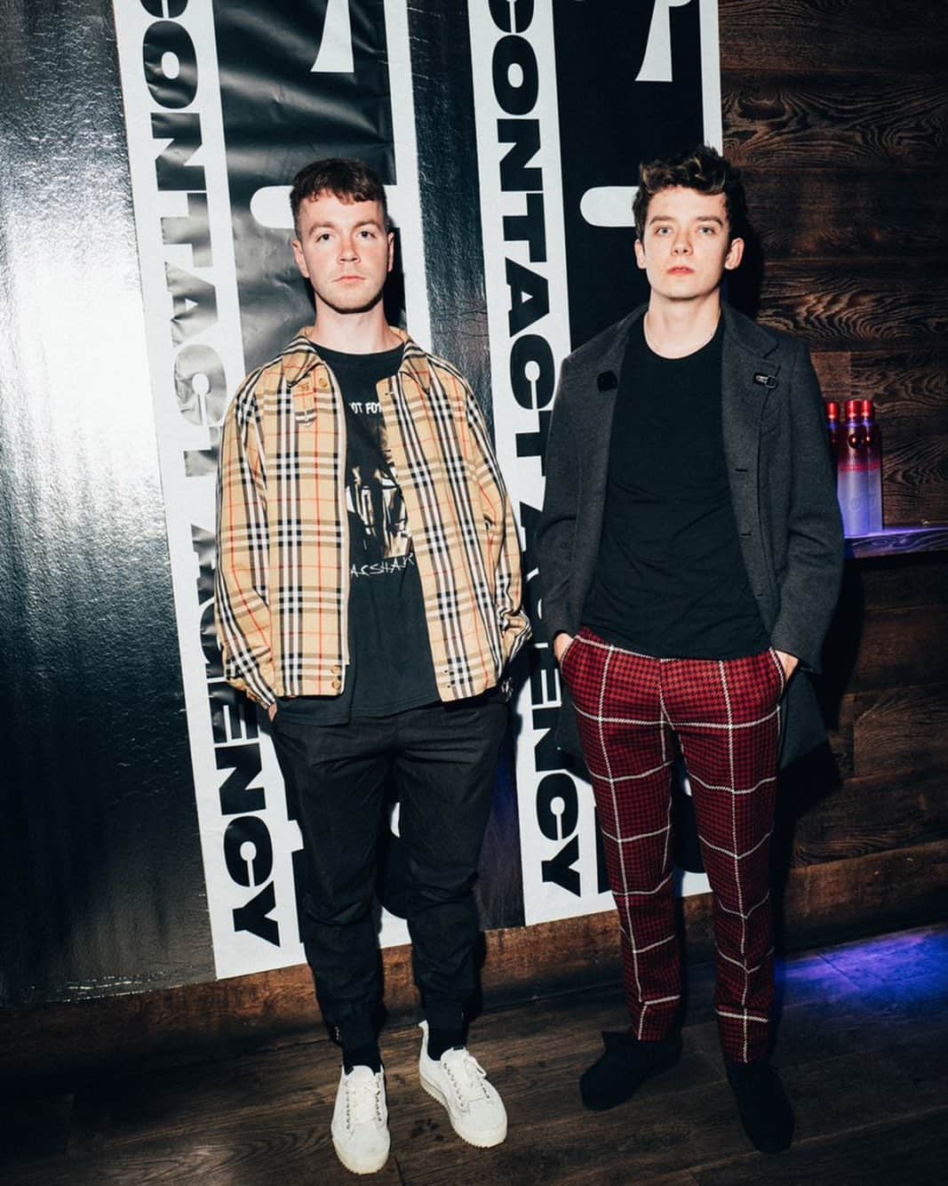エイサ・バターフィールドのインスタグラム：「“Dress up nice” they said. @contact_agency」