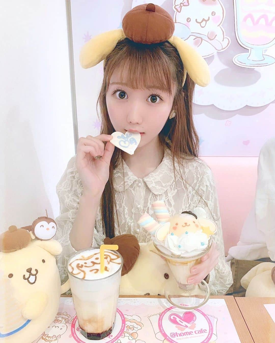 大谷映美里さんのインスタグラム写真 - (大谷映美里Instagram)「🍮💛🍮💛 ㅤㅤㅤㅤㅤㅤㅤㅤㅤㅤㅤㅤㅤ この前、@ほぉ〜むカフェの #ポムポムプリンカフェ プレオープンにいおりとお邪魔しました🙈💭 ㅤㅤㅤㅤㅤㅤㅤㅤㅤㅤㅤㅤㅤ 可愛すぎる夢空間！！！ メニューも可愛くて、とても美味しかったです🍼💗 ㅤㅤㅤㅤㅤㅤㅤㅤㅤㅤㅤㅤㅤ hitomiさんともお写真撮っていただきました✨ メイドさん…かわいい…！萌え萌えきゅんです。 ありがとうございましたっ(*´ω｀*)💕 ㅤㅤㅤㅤㅤㅤㅤㅤㅤㅤㅤㅤㅤ また行こうと計画中です〜〜☺️💭 ㅤㅤㅤㅤㅤㅤㅤㅤㅤㅤㅤㅤㅤ #あっとほーむかふぇ #メイドカフェ #ポムポムプリン」6月11日 22時18分 - otani_emiri