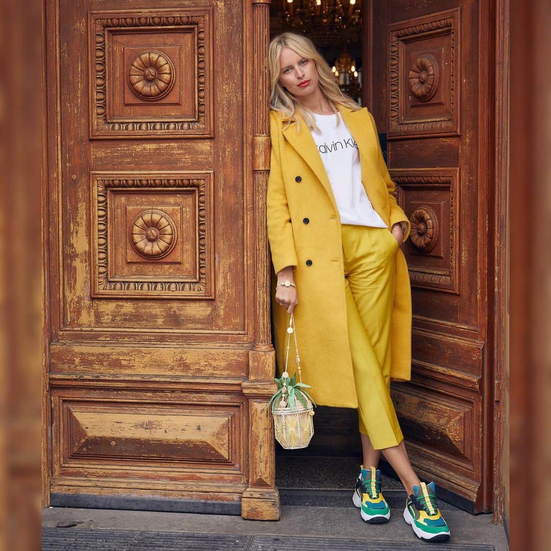 カロリナ・クルコヴァさんのインスタグラム写真 - (カロリナ・クルコヴァInstagram)「#campaign @aboutyou_cz 💛 #AboutYoustyle #KKstyle 📸 Which photo is your favourite?😍 #yellow」6月11日 22時39分 - karolinakurkova