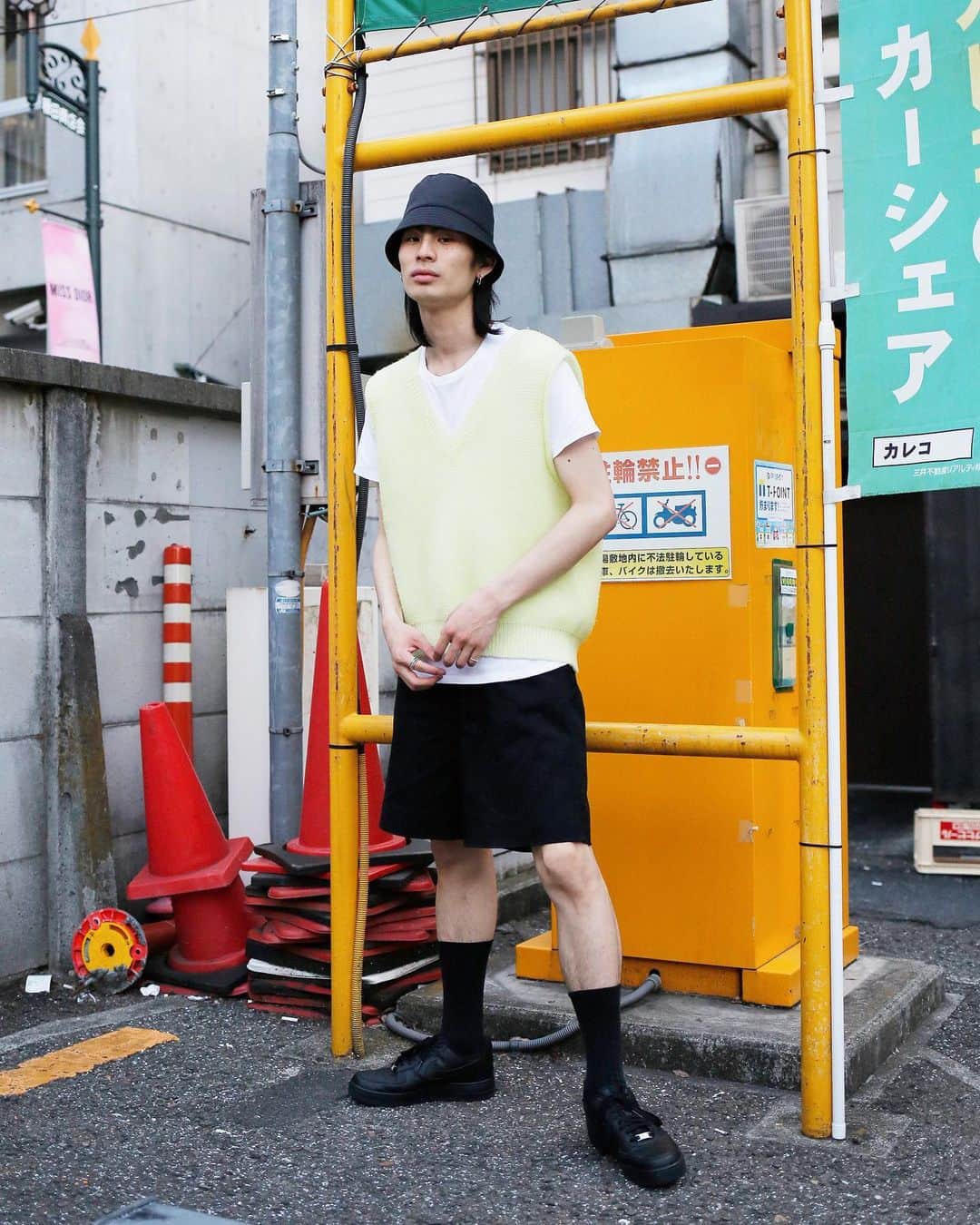 Droptokyoさんのインスタグラム写真 - (DroptokyoInstagram)「TOKYO STREET STYLE Name: @t_san___  Vest: @acnestudios  T-shirt: @acnestudios  Pants: @acnestudios  Shoes: @nike  Hat: @prada  #streetstyle#droptokyo#tokyo#japan#streetscene#streetfashion#streetwear#streetculture#fashion#shibuya#ファッション#tokyofashion Photography: @abeasamidesu」6月11日 22時44分 - drop_tokyo
