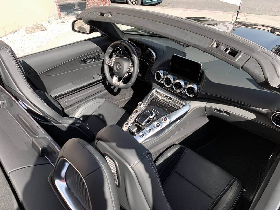 Kik:SoLeimanRTさんのインスタグラム写真 - (Kik:SoLeimanRTInstagram)「2018 Mercedes Benz AMG GT Roadster Sold by @maya_motors! Call them now for your next dream ride!」6月11日 22時48分 - carinstagram