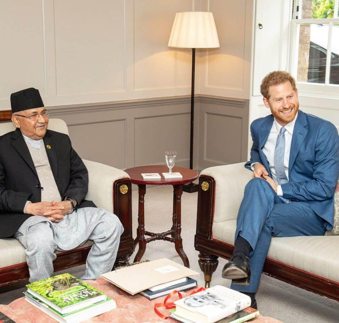 ロイヤル・ファミリーさんのインスタグラム写真 - (ロイヤル・ファミリーInstagram)「The Duke of Sussex met the Prime Minister of Nepal, KP Sharma Oli, during an audience at Kensington Palace today.  Find out more about The Duke's past visits to Nepal on @SussexRoyal. 📷 PA」6月11日 22時48分 - theroyalfamily