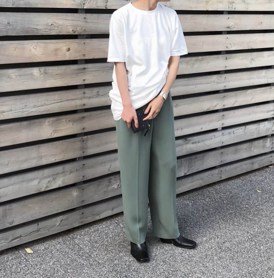 のインスタグラム：「. . @perverze_official のパックT . 襟ぐりや袖口などディテールにこだわっているところが好き。 サイズ違いがセットになっているので2パターン楽しめます♡ . 今日はラージサイズを着用 白Tは何枚あっても困らない✌︎ . . . #PERVERZE #パックt #packt#ootd #instafashion #instagood」
