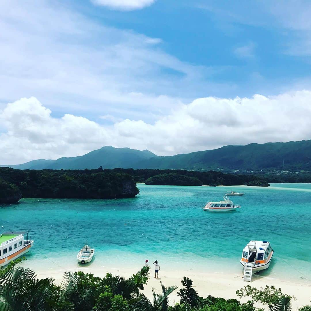 HIROYUKIさんのインスタグラム写真 - (HIROYUKIInstagram)「昨日まで石垣島ライフでした🏝☀️ 感無量で3150な旅✨✨ 現地にいる先輩や仲間のお陰で最高のhappy lifeを過ごせた🙏✨✨ 過去最高に楽しめたって言っても過言では無いくらい遊んだ。笑 遊ぶ事の大切さを身に染みて感じた旅でした✨ また必ず石垣島に帰ります👍 この旅でガソリンは満タンになったので、また帰るその日まで頑張りたいと思います。 石垣島最高！ 石垣島の仲間3150！！！ #沖縄 #石垣島 #3150 #仲間に感謝 #離れていても心は繋がっている #生きててよかったです #最高」6月11日 22時54分 - brihiro