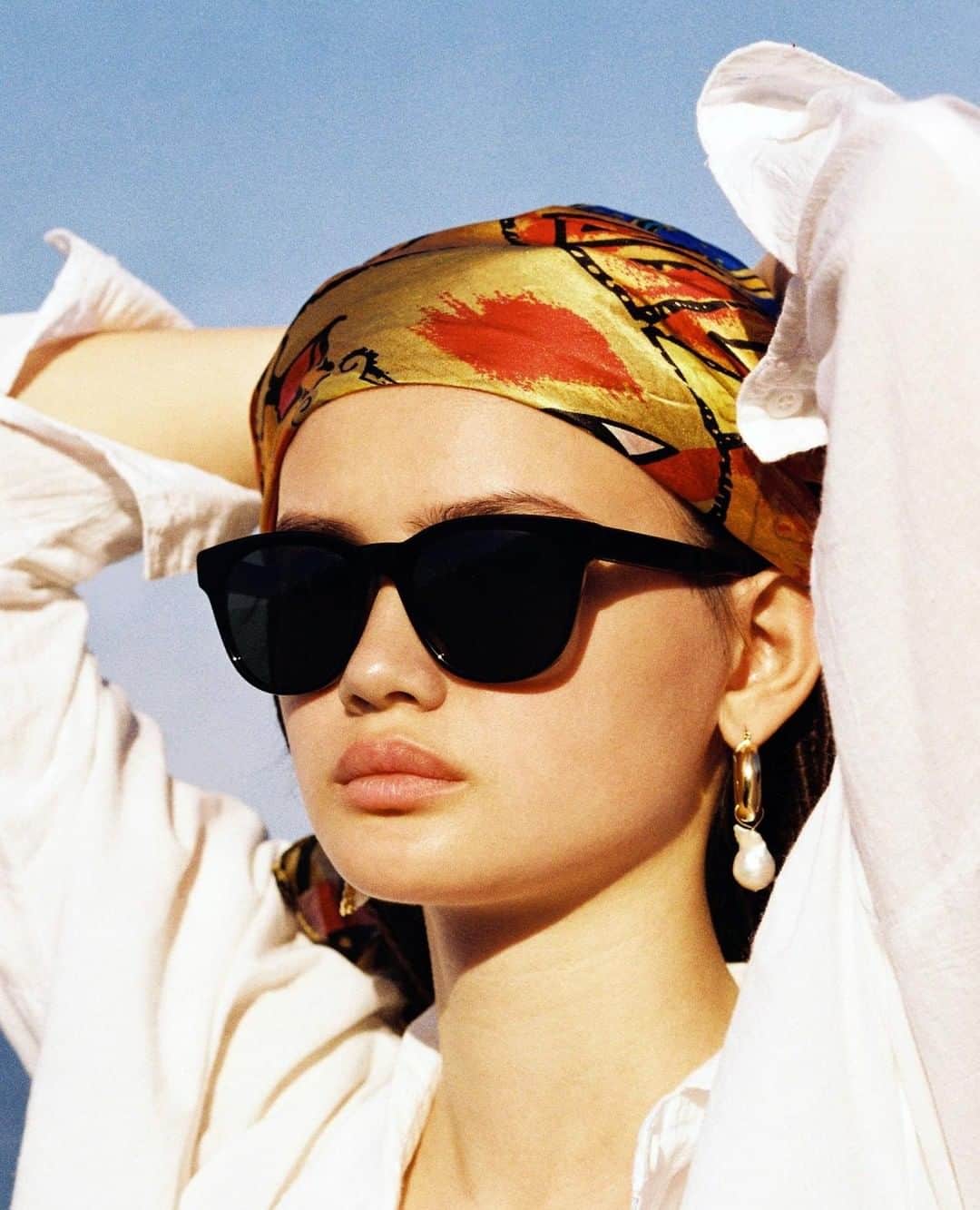 Meganさんのインスタグラム写真 - (MeganInstagram)「Zanzan RIZZI sunglasses in classic black ➖ photo by @nastyagerak ⠀ ⠀ #サングラス #선글라스 #lunettes #occhiali #sunglasses #eyewear #handmadeinitaly #slowfashion #buybetterbuyless #zanzaneyewear⠀ ⠀ ⠀」6月11日 23時01分 - zanzan_domus