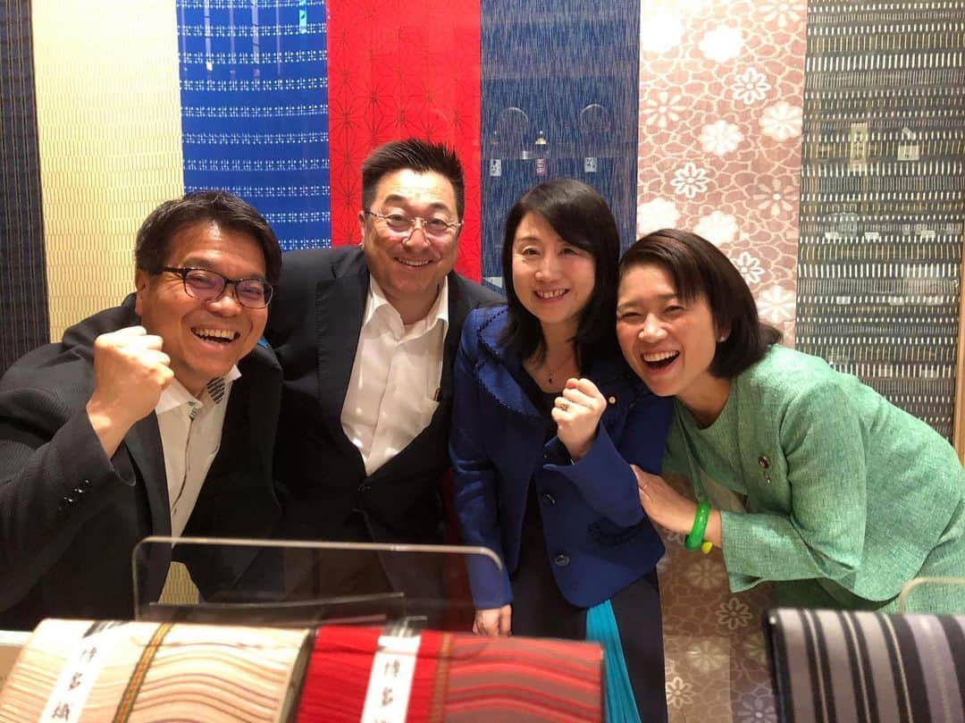 伊藤孝恵さんのインスタグラム写真 - (伊藤孝恵Instagram)「この同期と、この党で、ぜったいぜったい頑張るぞ、と思わせてくれる3人です。腹の中を探り合わずに本音を話し、弱音を吐ける、かけがえのない同期たち。 #つくろう新しい答え #国民民主党」6月11日 23時09分 - itotakae