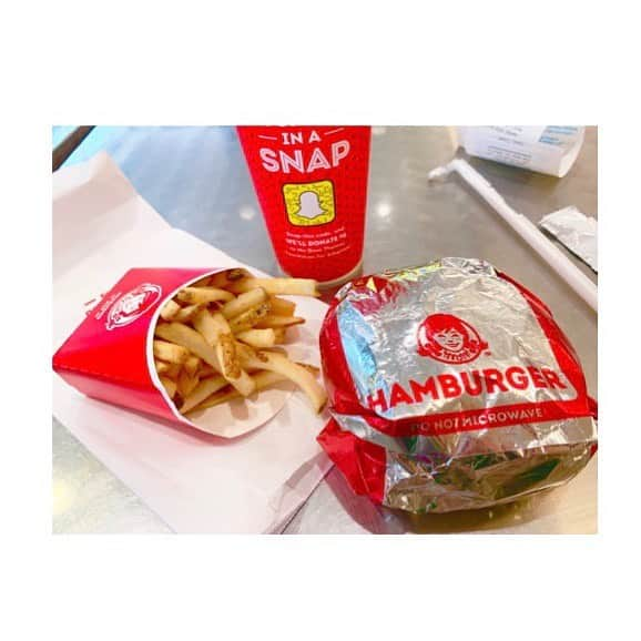 伊藤かりんさんのインスタグラム写真 - (伊藤かりんInstagram)「. . . 1枚目🍔 #アニマルキングダム にある #restaurantosaurus 。 . 2枚目🍔 #ディズニークルーズ で行けるディズニーの島#キャスタウェイケイ にある#cookiesbbq 。 . 3枚目🍔 マクドナルド . 4枚目🍔 ウェンディーズ」6月11日 23時09分 - karin___ito