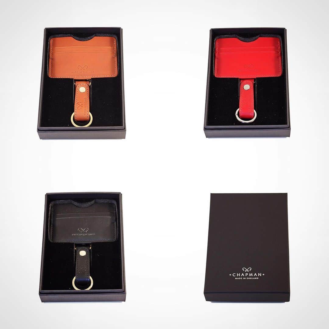 ジョンチャップマンのインスタグラム：「#leather #accessories #fathersday #giftideas gift set available this week 10% #promotion #handcrafted #madeinengland #menswear #mensfashion #menstyle #mensstyle」