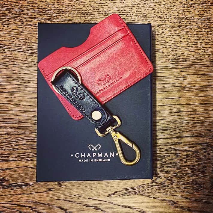 ジョンチャップマンのインスタグラム：「#fathersday #giftideas #leather #accessories gift set available this week 10% #promotion #madeinengland #handcrafted #menswear #mensfashion #menstyle #mensstyle」