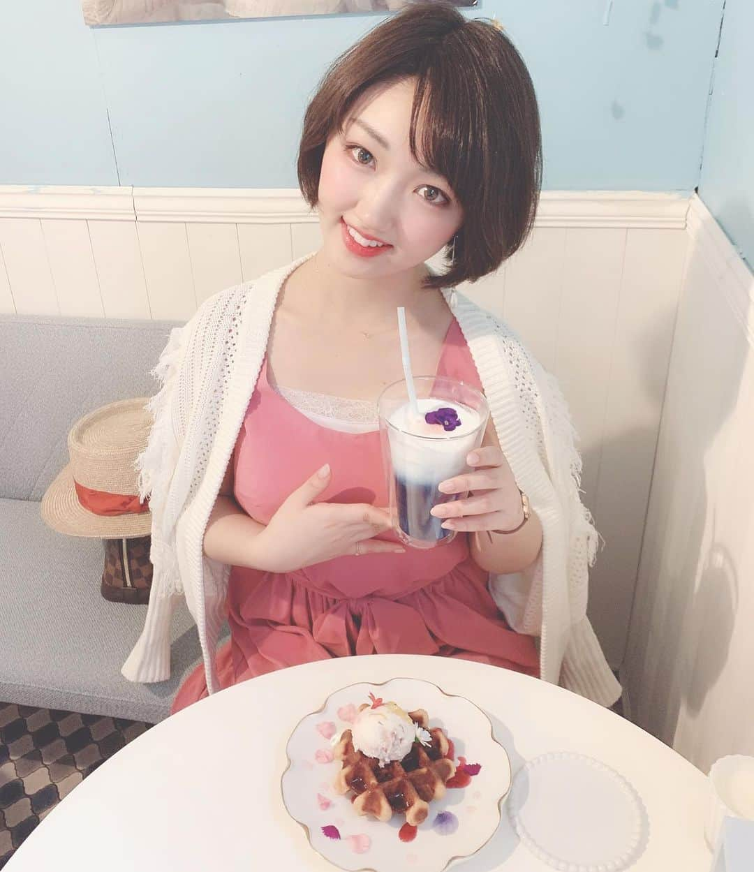 東美希さんのインスタグラム写真 - (東美希Instagram)「時差投稿👋 吉祥寺のカフェ 「みずいろの花」 めちゃくちゃ可愛くてメルヘンな カフェでした💓 1日何組かしかはいれないみたい！！ . . . . . . #みずいろの花 #吉祥寺カフェ #吉祥寺 #カフェ巡り #東京カフェ #インスタ映え  #ワンピースコーデ」6月11日 23時27分 - amisar11