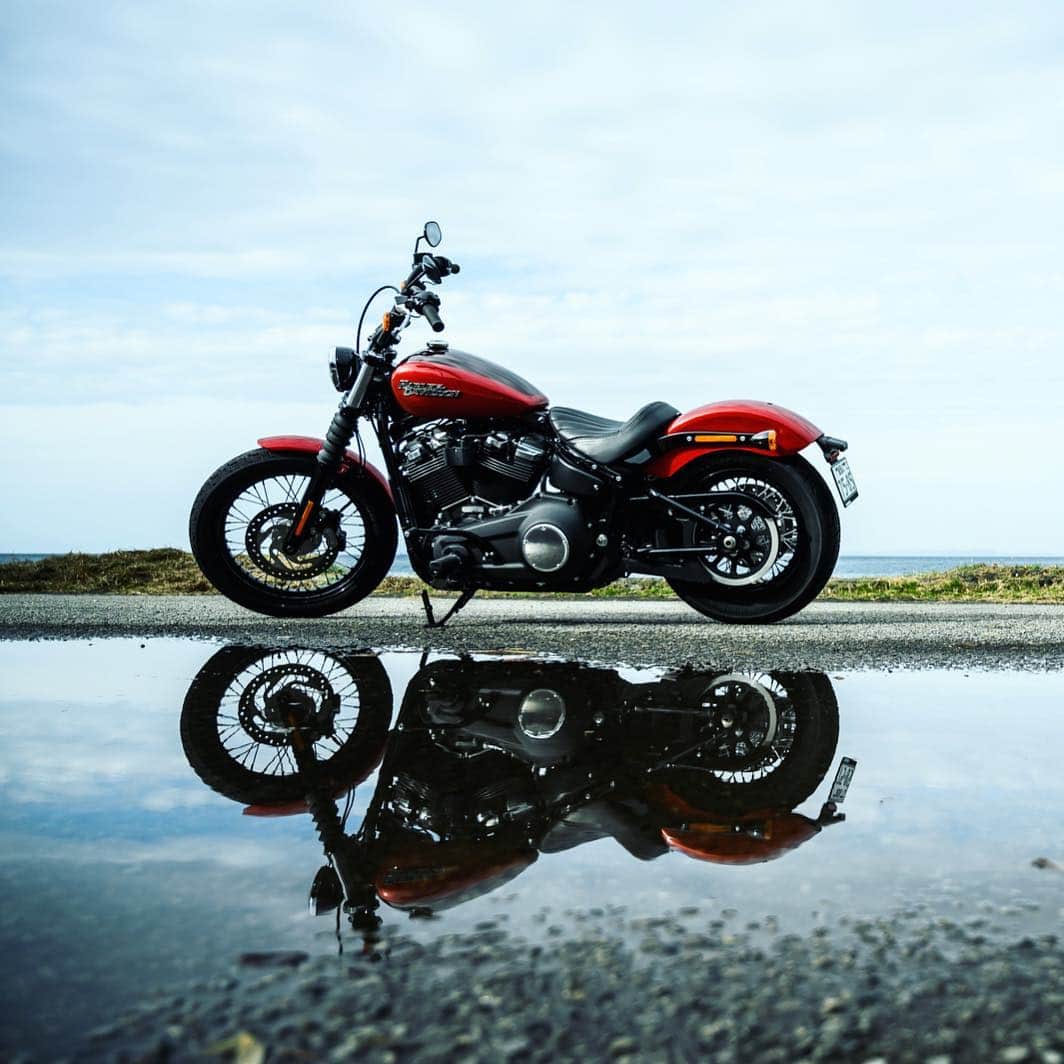 Harley-Davidson Japanさんのインスタグラム写真 - (Harley-Davidson JapanInstagram)「命がまた繰り返すのなら。#ハーレー #harley #ハーレーダビッドソン #harleydavidson #バイク #bike #オートバイ #motorcycle #ストリートボブ #streetbob #fxbb #ソフテイル #softail #ツーリング #touring #空 #sky #海 #sea #ocean #反射 #reflection #情景 #scene #房総 #boso #2019 #自由 #freedom」6月11日 23時27分 - harleydavidsonjapan