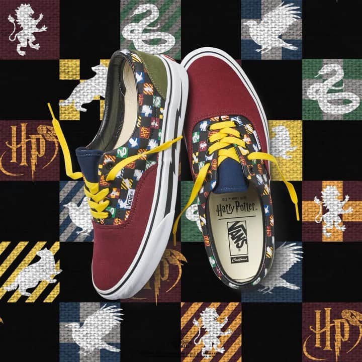 のインスタグラム：「Design your own Vans Customs with a touch of magic. Exclusive Vans x Harry Potter prints are now available at vans.com/customs」