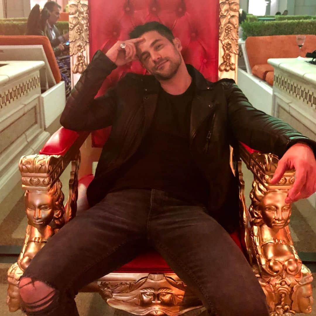 ブラント・ドーハティのインスタグラム：「The real game of thrones was the memories we made along the way」