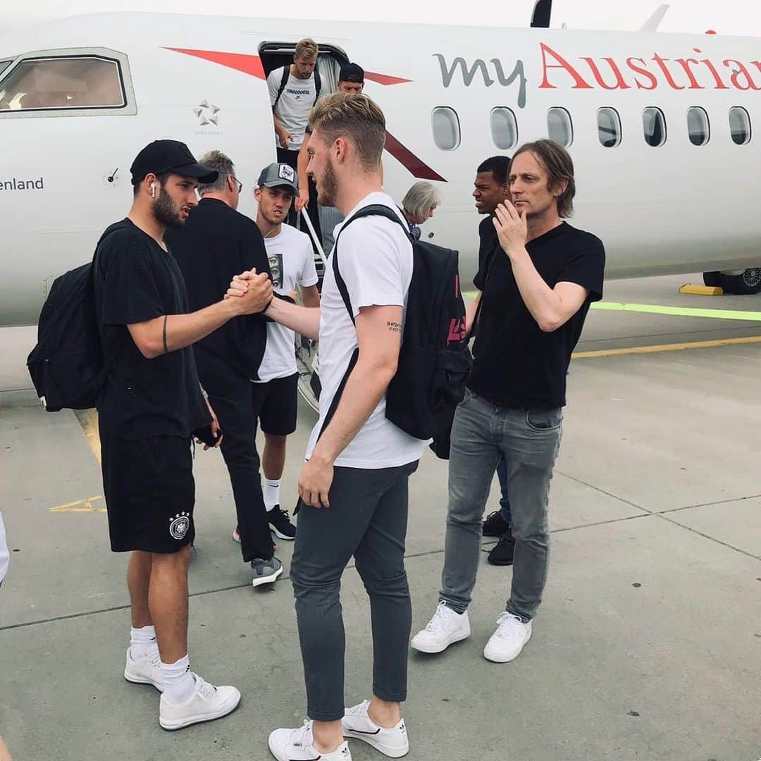 1.FSVマインツ05さんのインスタグラム写真 - (1.FSVマインツ05Instagram)「@flomueller_22 & @levinoeztunali sind zurück aus dem U21-#Trainingslager in Südtirol, bevor es am Freitag zur #EM nach Udine geht.✈️🏆」6月11日 23時51分 - 1fsvmainz05