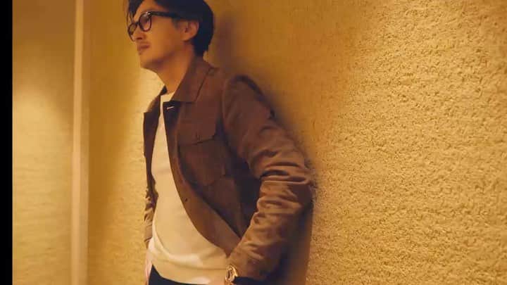 のインスタグラム：「光沢を放つスムーススエードに触れれば、そのしなやかなタッチに心を奪われること間違いない #東京カレンダー #東カレ #tokyocalendar #港区おじさん #港区女子 #港区モード #LoroPiana」