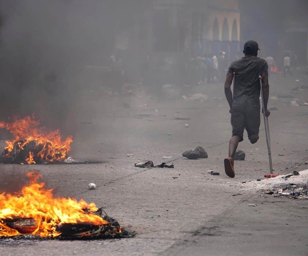 NBC Newsさんのインスタグラム写真 - (NBC NewsInstagram)「A protester on crutches passes burning tires during a demonstration to demand the resignation of Haitian President Jovenel Moise in Port-au-Prince. . 📷 Edris Fortune / @apnews」6月11日 23時44分 - nbcnews