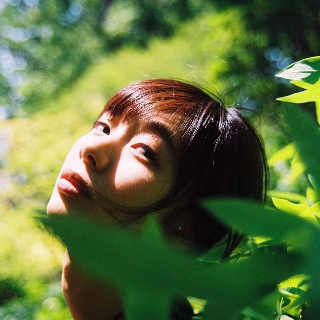 きなりのインスタグラム：「遂に明日6月12日、舞台「機械と音楽」初日迎えます。 たくさんたくさんエネルギーを注ぎ込んだ作品です。 本を頂いた時からやりたくて仕方なかった。わたしにしかできないことを、この1ヶ月ちょい、やり切りました。 どの役も愛おしくて最高。全部の役をやってみたいくらい！ 大衆演劇も小劇場も色々見てきたけど、やったことは無かった。だから、こんな機会を与えて下さった劇団の方々には感謝しきれません。 わたしの役が舞台上でキラキラと生きてくれること、それだけに専念して、この1週間は駆け抜けます。 そして、この気持ちを受け取って観に来てくれる皆様、応援してくれている皆様、好き！！！！！ 皆様の時間を頂く以上楽しませます。そして色んな気持ちを感じてください。 面白くても面白くなくても、いいです。 エンタメは、そういうものです。 でも、観てもらえる以上、絶対心に残る作品にします。 よし！長くなりましたが、寝ます！素敵な時間をお過ごし下さい！！」
