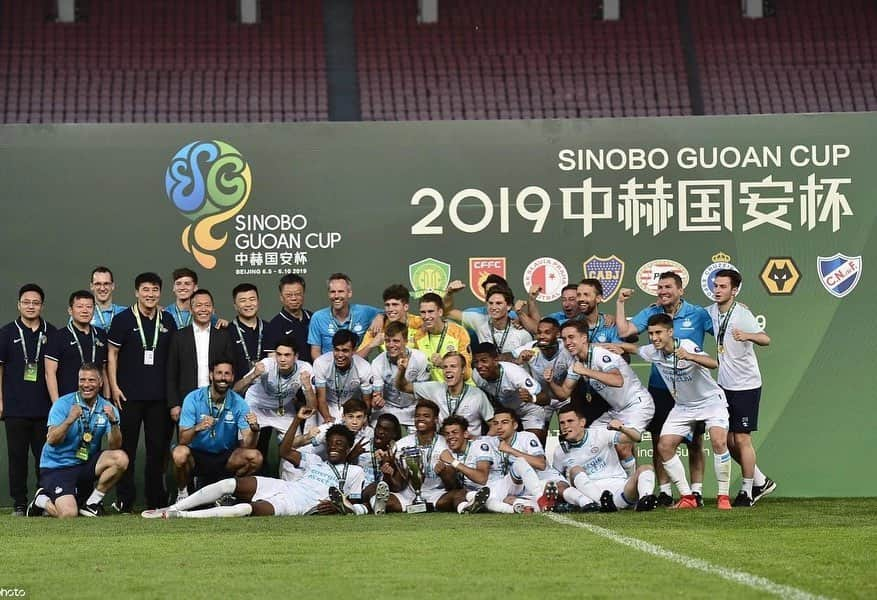 ルート・ファン・ニステルローイさんのインスタグラム写真 - (ルート・ファン・ニステルローイInstagram)「Sinobo Guoan Cup winners! Well done boys and staff! 👍P👏S🥇V🏆」6月12日 0時06分 - rvnistelrooy_x