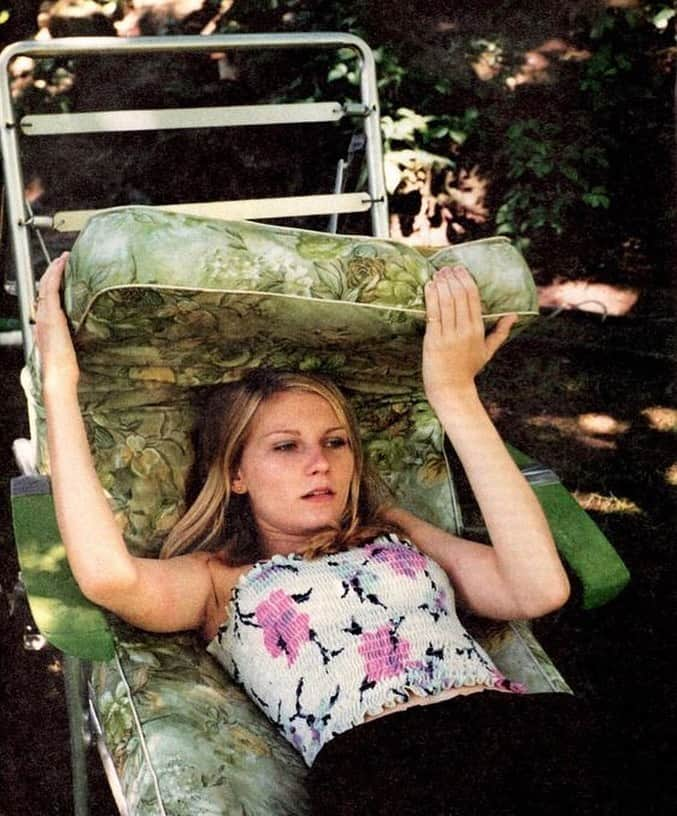 マヌーシュさんのインスタグラム写真 - (マヌーシュInstagram)「Bronzer ou éviter les gouttes, tout est question de timing 🌦  #inspiration #kristendunst #virginsuicides」6月12日 0時12分 - manoush_officiel