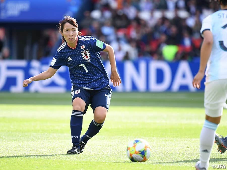 日本サッカー協会さんのインスタグラム写真 - (日本サッカー協会Instagram)「📸MATCH PHOTO② ・ アルゼンチン戦のスターティングメンバーには、GK#山下杏也加 DF#清水梨紗 #熊谷紗希 #南萌華 #鮫島彩 MF#中島依美 #杉田妃和 #三浦成美 #長谷川唯 FW#菅澤優衣香 #横山久美 が名を連ねました。前半、序盤から主導権を握るも、引いて守るアルゼンチンのゴールマウスをこじ上げることが出来ず、0-0で折り返します。 ・ ✍️JFA.jpでは、活動レポートを掲載中！ ・ ＜FIFA女子ワールドカップフランス2019＞ なでしこジャパン🇯🇵試合日程  6/10 25:00｜0-0アルゼンチン🇦🇷 6/14 22:00｜vsスコットランド🏴󠁧󠁢󠁳󠁣󠁴󠁿 6/20 04:00｜vsイングランド🏴󠁧󠁢󠁥󠁮󠁧󠁿 📺フジテレビ系列、NHK BS、J SPORTSで生中継！ ・ #nadeshiko #世界のなでしこ #なでしこジャパン#FIFAWWC」6月12日 0時22分 - japanfootballassociation