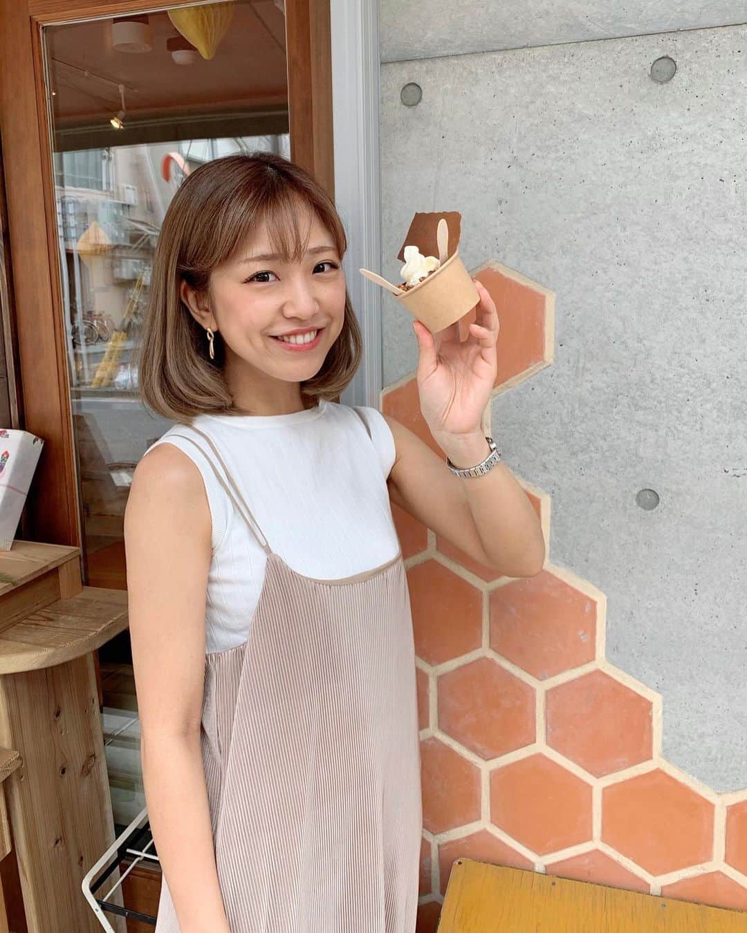 本橋優華のインスタグラム：「わくわくするはじまりの日。  #goodday#honey#icecream#beefriendship#cafe#coffeeshop#allpressespresso#kiyosumishirakawa #ホワイトコーヒーソフトクリーム#清澄白河」