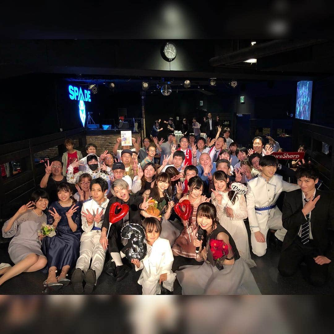 夏目樹里さんのインスタグラム写真 - (夏目樹里Instagram)「#ブラパ3 周年SP🥂✨ スペードボックスに駆けつけてくれたブラピの皆さん、一緒にお祝いありがとうございました〜❣️😍🙌 お花まで😭💐 . AZURE♯はお揃いのフォーマル👗🥰 . 初披露「What」（DreamCatcher）フルver.は6/16（日）スペボでぜひ見届けてね😘 . 次回ブラパ🎋7/8（月）浴衣スペシャルです❣️ . #ブラパ #ブラパ3 #アズールシャープ #フリーイベント #事務所イベント #Bright事務所 #レストランライブ #スペードボックス」6月12日 0時31分 - juri_azure